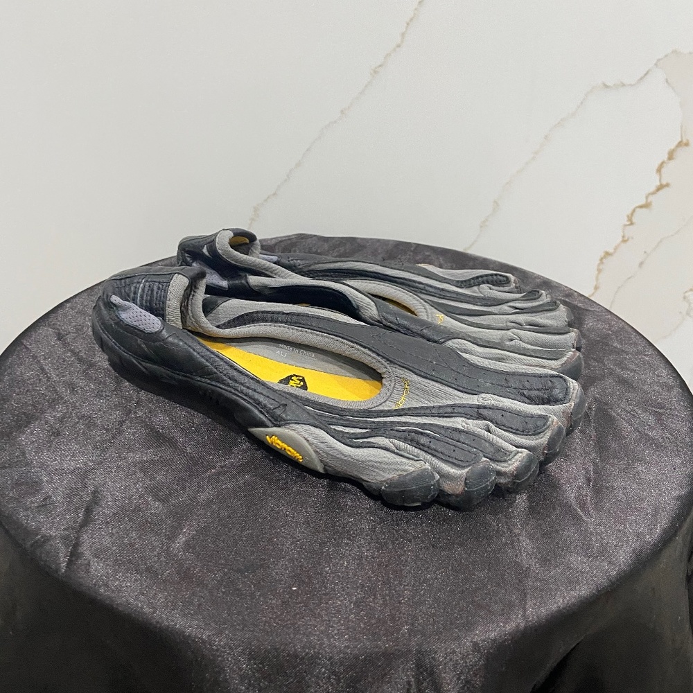 Vibram finger shoes